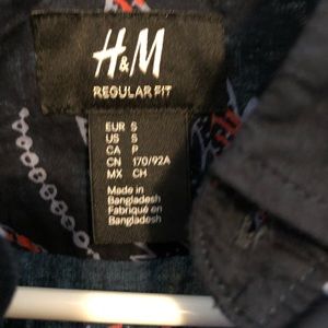 H&M Shirts - H&M floral button up H&M Shirts - H&M floral button up